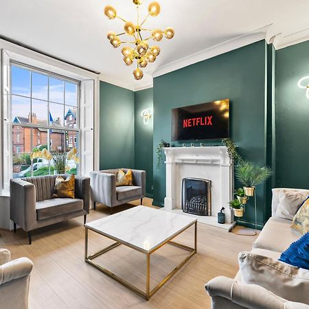 Deluxe 5 Bed In Central Whitby - Parking - Hot Tub 외부 사진