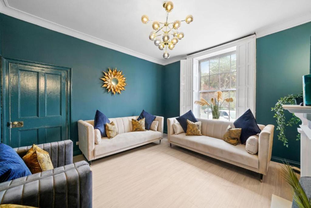 Deluxe 5 Bed In Central Whitby - Parking - Hot Tub 외부 사진
