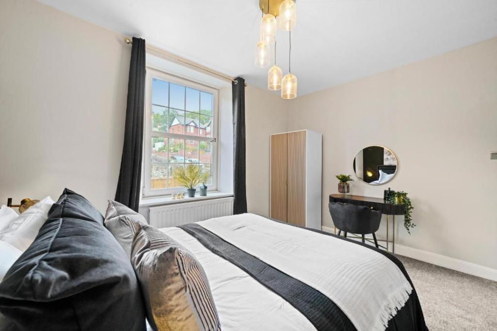 Deluxe 5 Bed In Central Whitby - Parking - Hot Tub 외부 사진