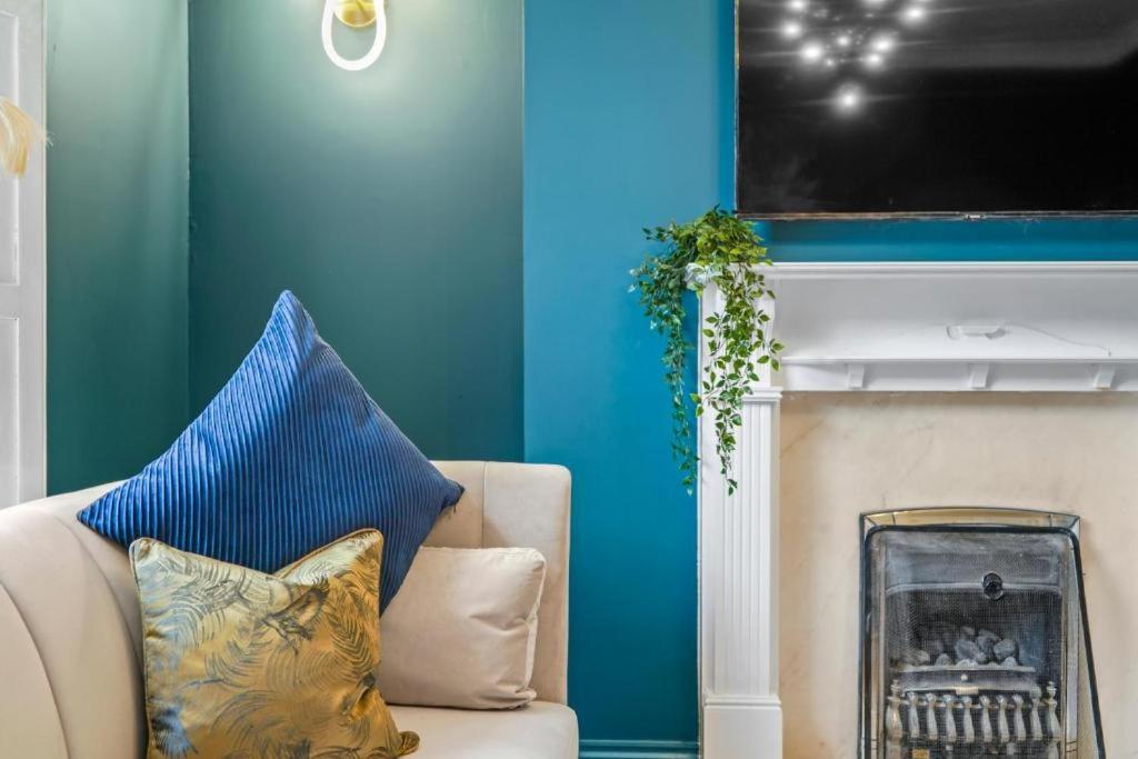 Deluxe 5 Bed In Central Whitby - Parking - Hot Tub 외부 사진