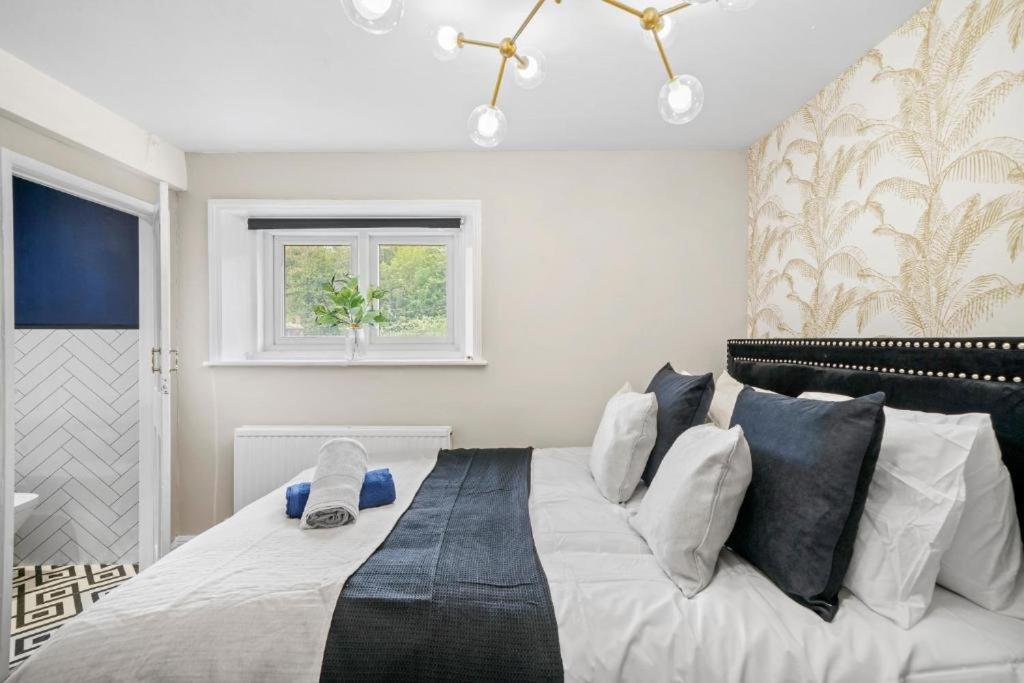 Deluxe 5 Bed In Central Whitby - Parking - Hot Tub 외부 사진
