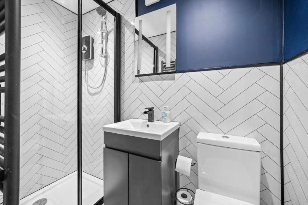 Deluxe 5 Bed In Central Whitby - Parking - Hot Tub 외부 사진