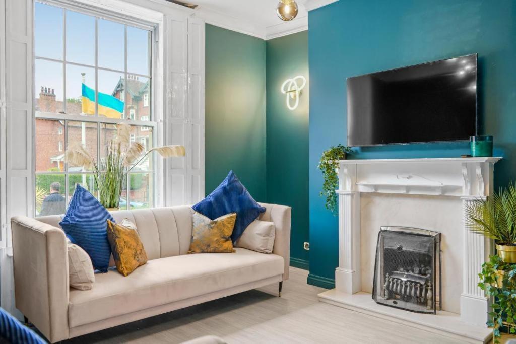 Deluxe 5 Bed In Central Whitby - Parking - Hot Tub 외부 사진