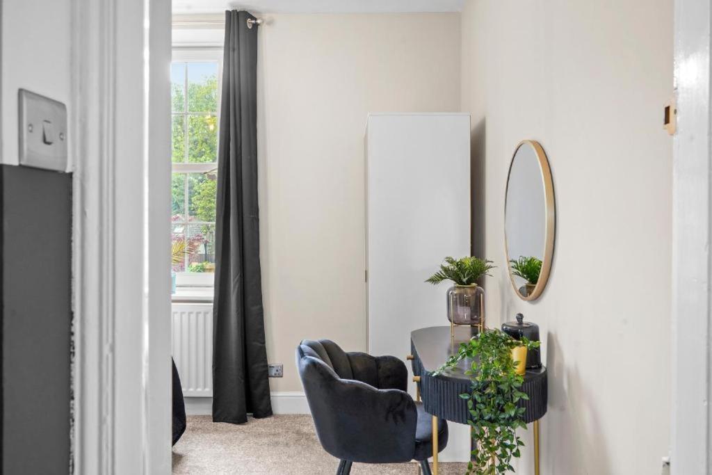 Deluxe 5 Bed In Central Whitby - Parking - Hot Tub 외부 사진