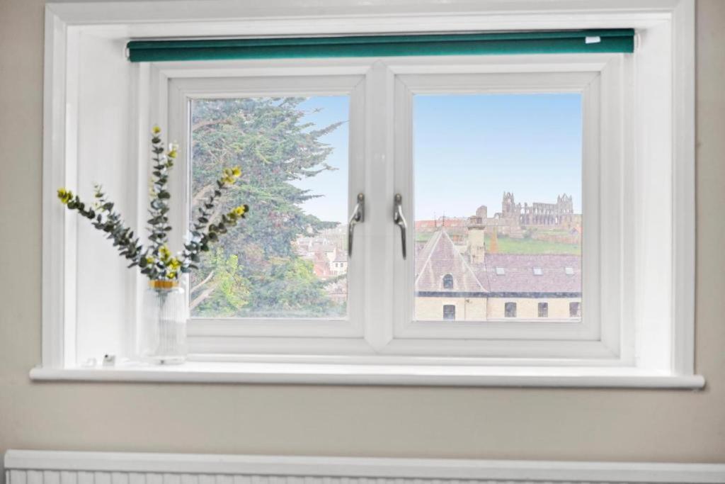 Deluxe 5 Bed In Central Whitby - Parking - Hot Tub 외부 사진