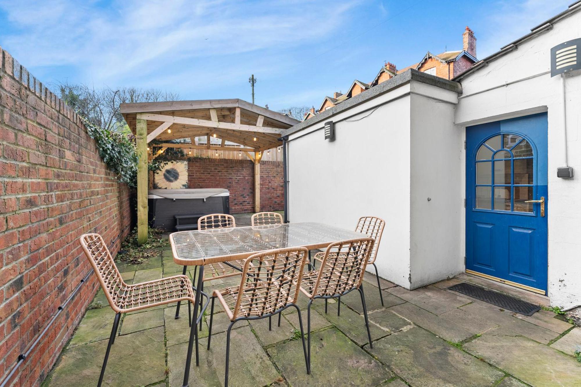 Deluxe 5 Bed In Central Whitby - Parking - Hot Tub 외부 사진