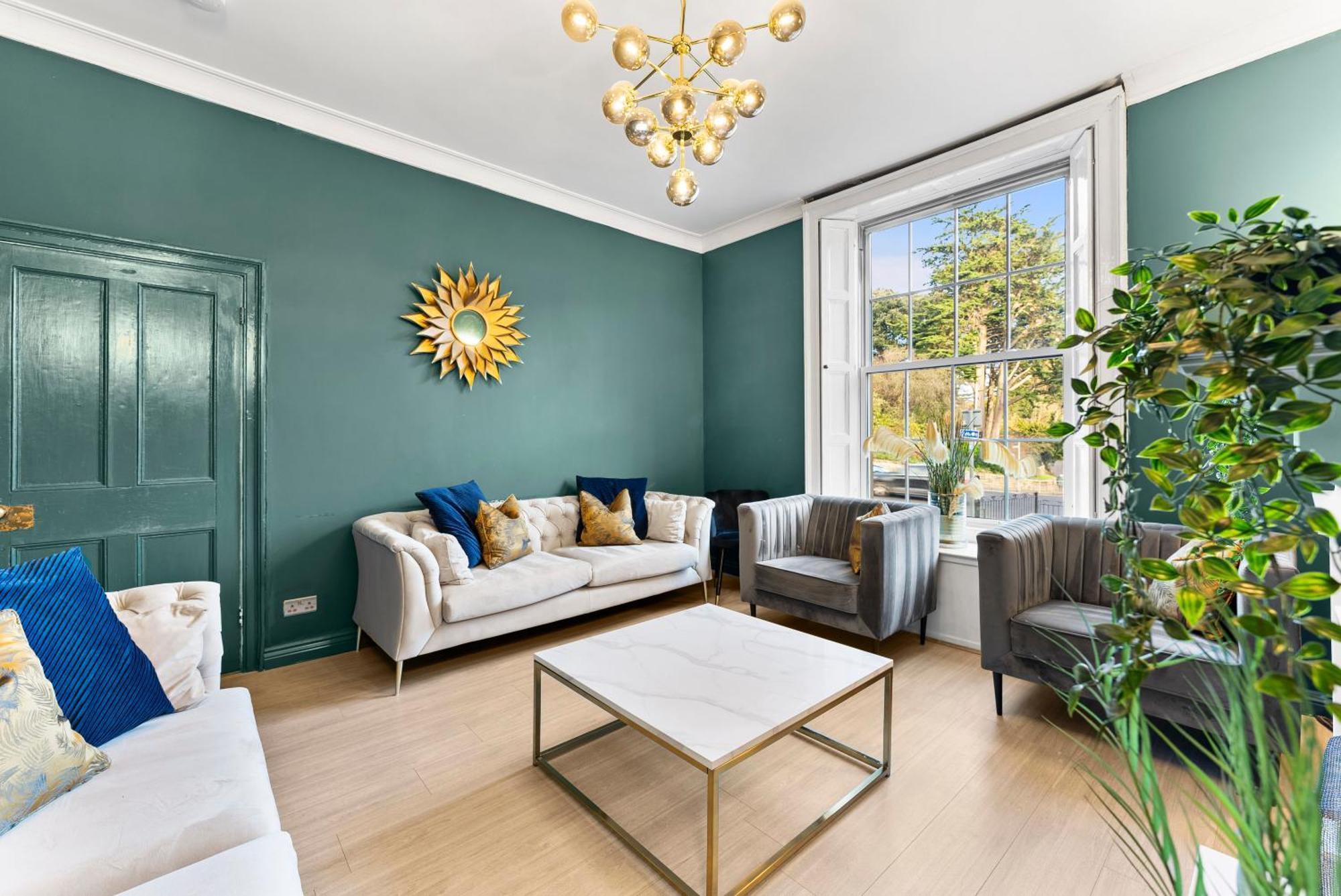 Deluxe 5 Bed In Central Whitby - Parking - Hot Tub 외부 사진