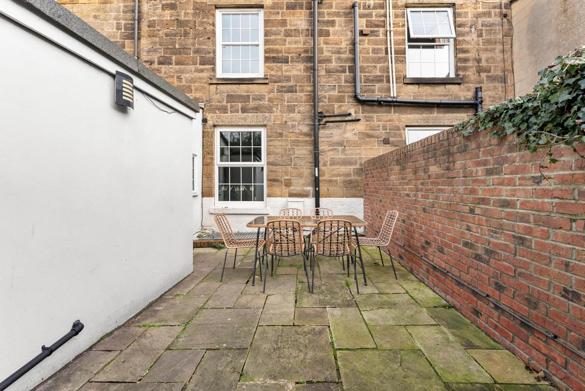 Deluxe 5 Bed In Central Whitby - Parking - Hot Tub 외부 사진