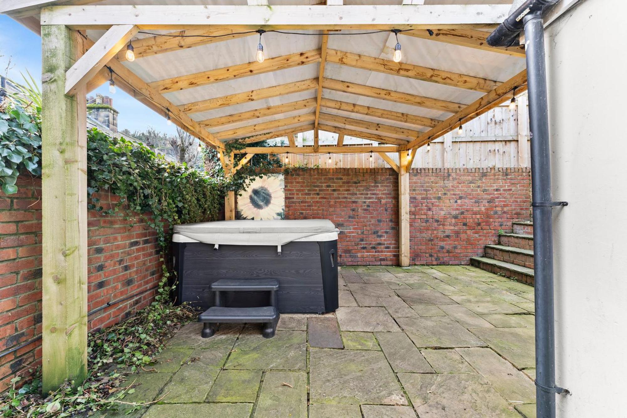 Deluxe 5 Bed In Central Whitby - Parking - Hot Tub 외부 사진