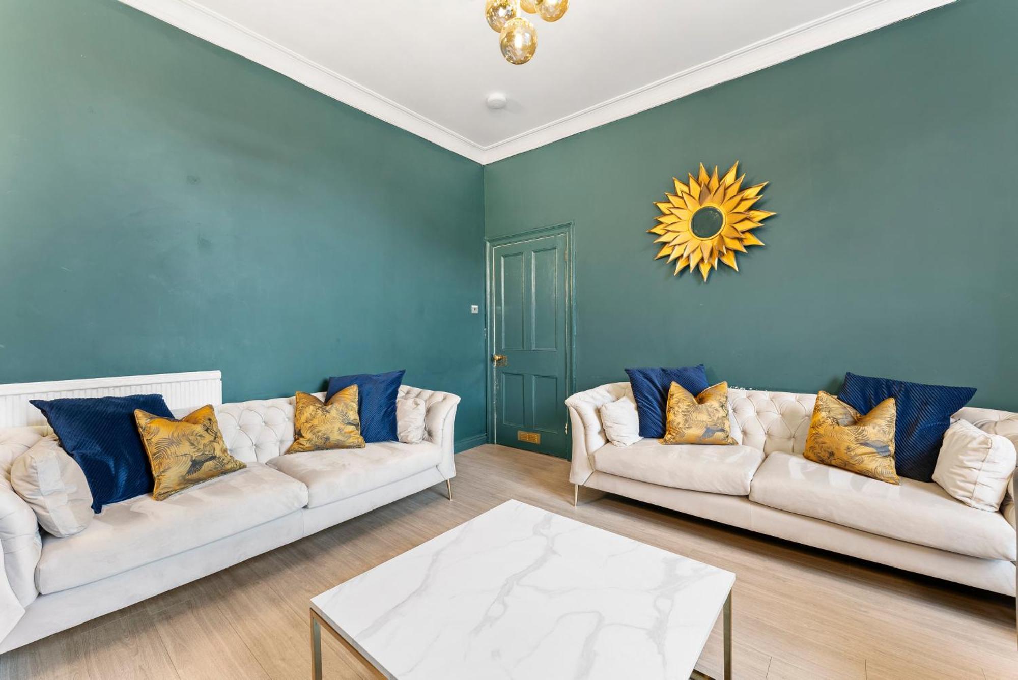 Deluxe 5 Bed In Central Whitby - Parking - Hot Tub 외부 사진